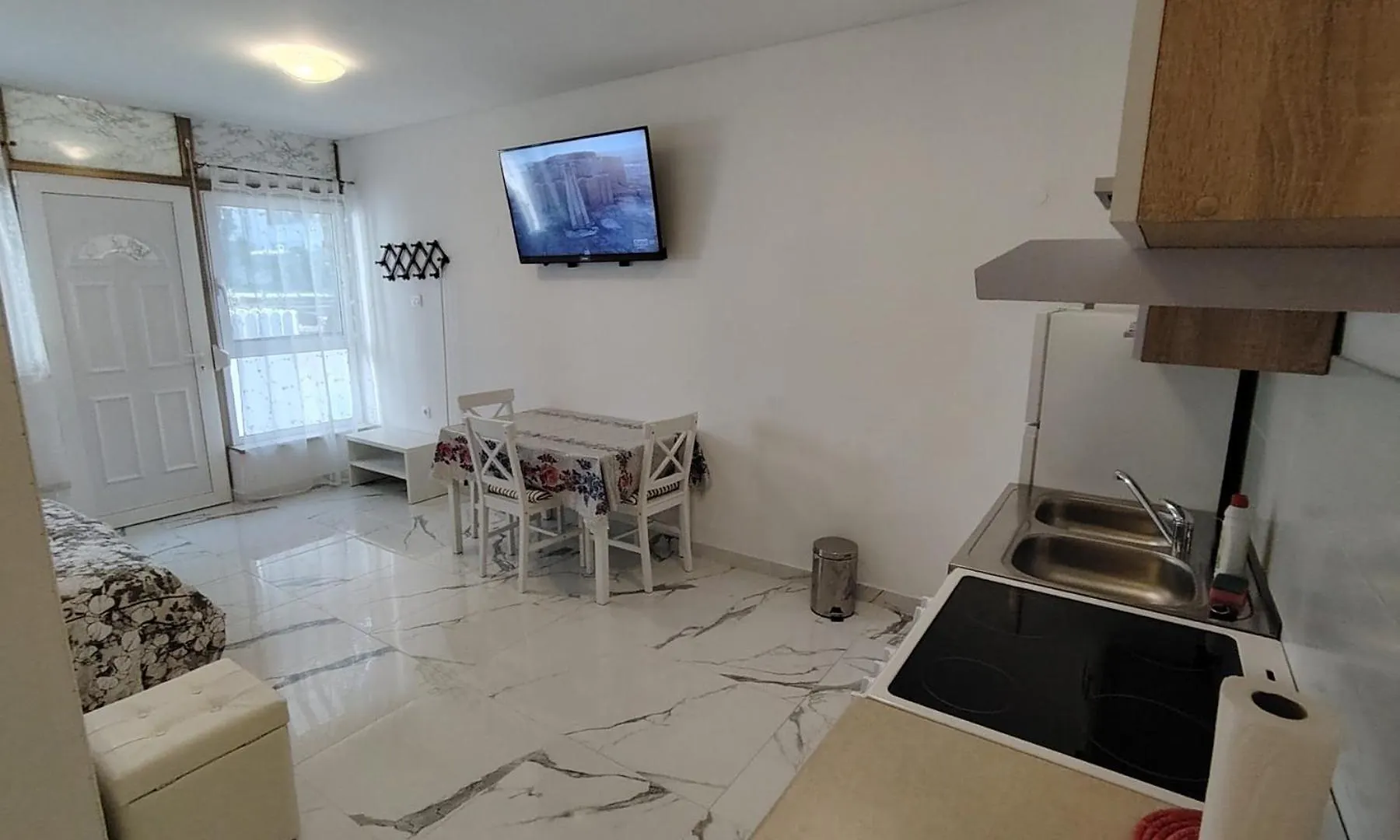 Studio-Apartman Ella location